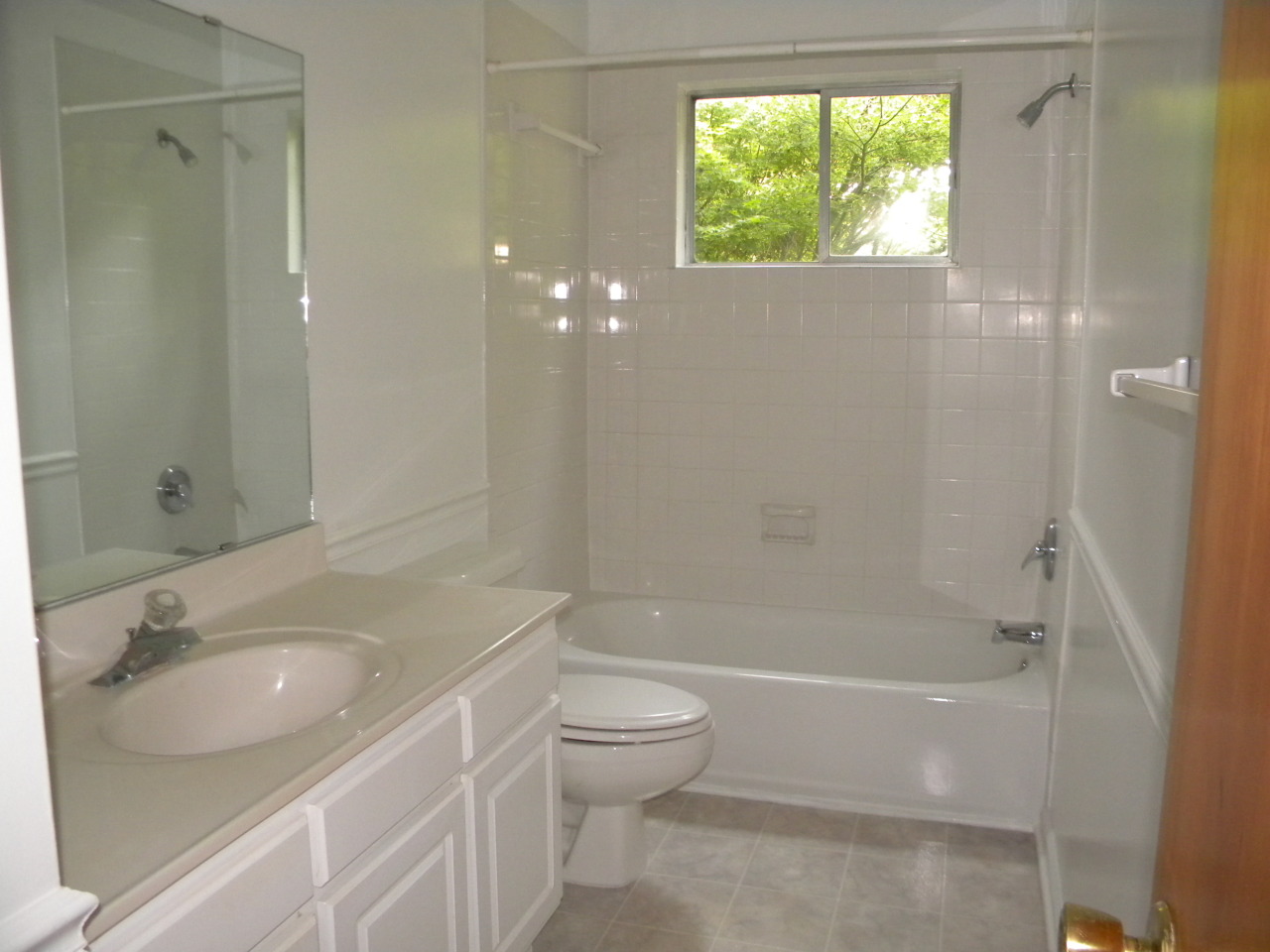 714 Mason Road Vinton, VA 24179 - Photo 9 of 16 Hall Bath
