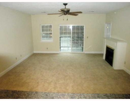 669 Riverside Drive, Unit 2B Beaver, PA 15009 - Photo 9 of 14 Living Room.