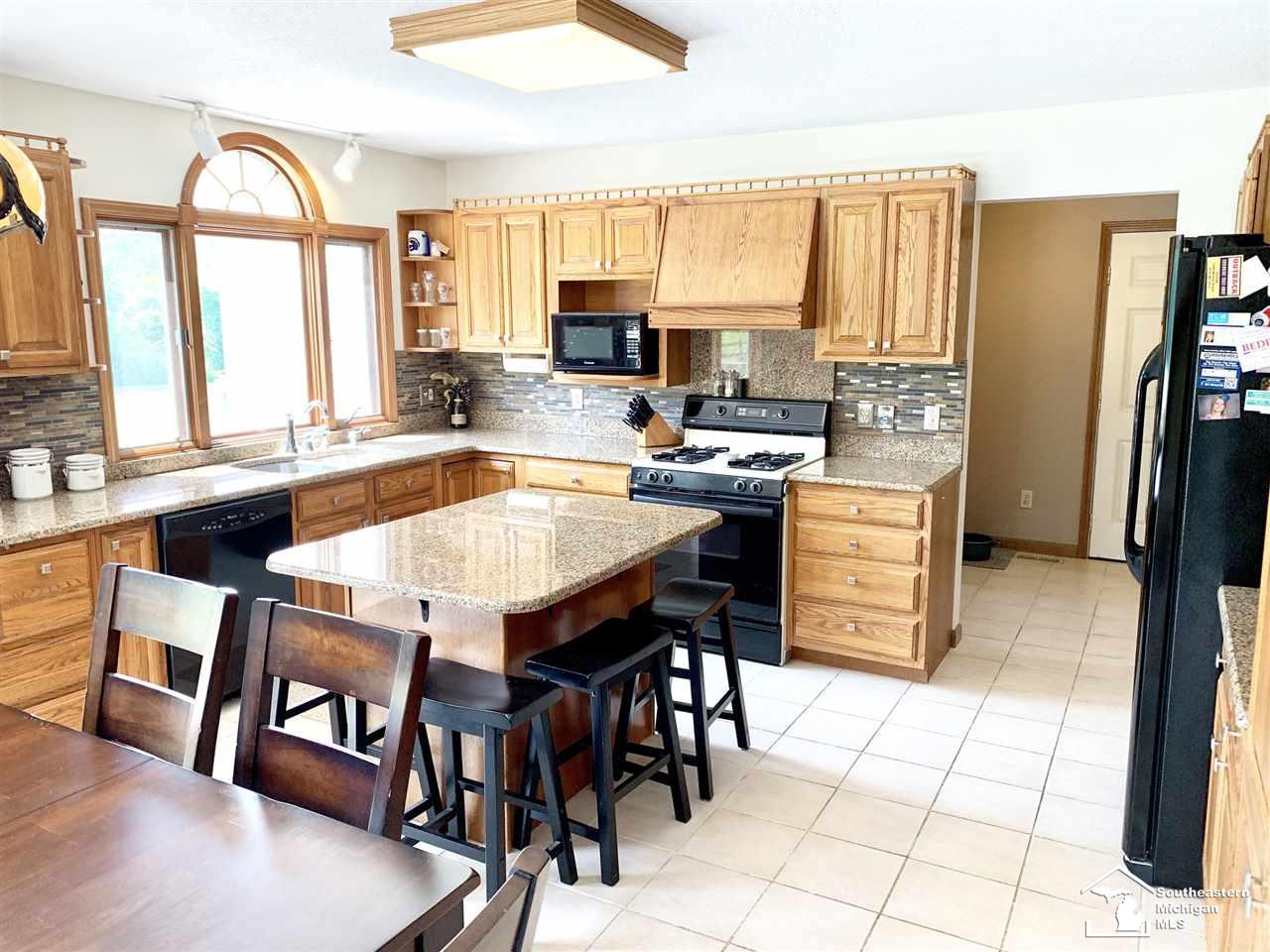 8000 Douglas Road Lambertville, MI 48144 - Photo 14 of 37