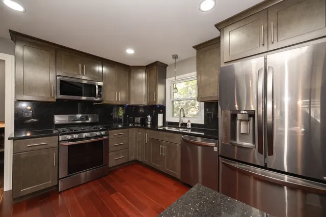 $3,400 | 8909 South 85th Court, Hickory Hills, IL 60457