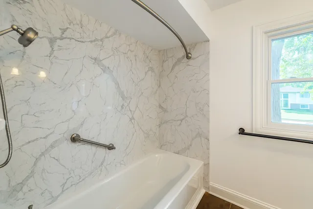 $3,400 | 8909 South 85th Court, Hickory Hills, IL 60457