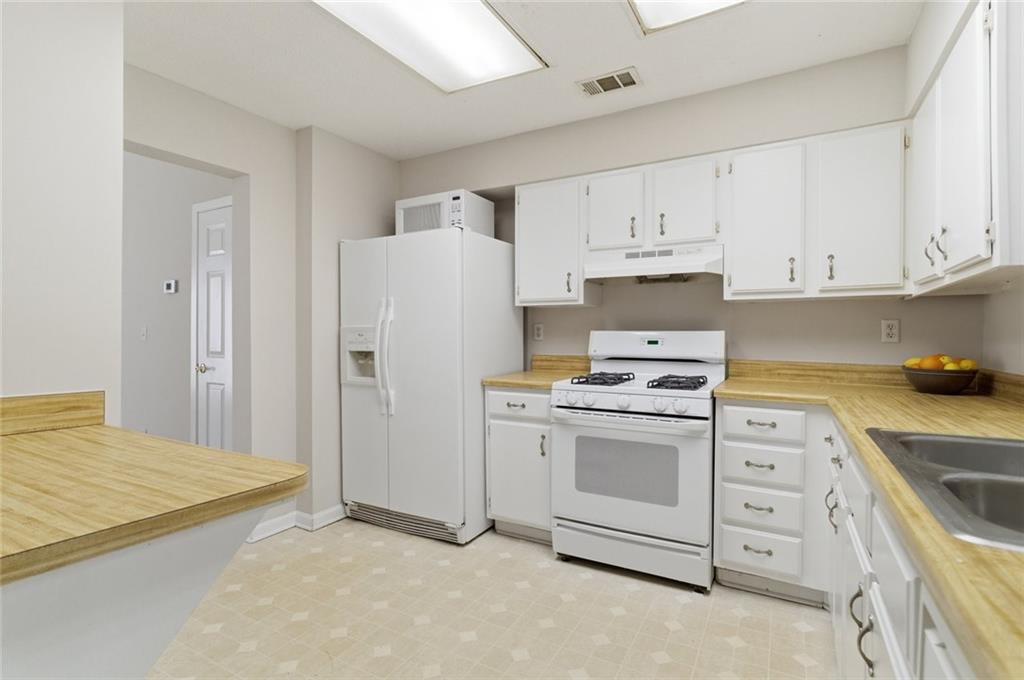 809 Wedgewood Way Atlanta, GA 30350 - Photo 4 of 27 a kitchen with cabinets appliances and a counter space
