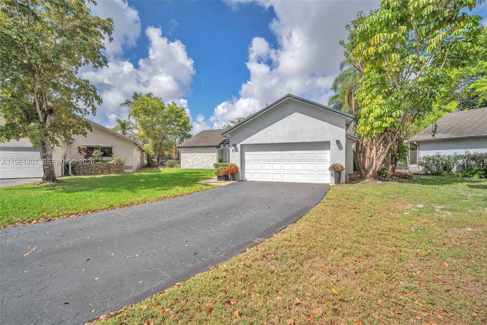 211 Southwest 87th Terrace Plantation, FL 33324 - Photo 5 of 54