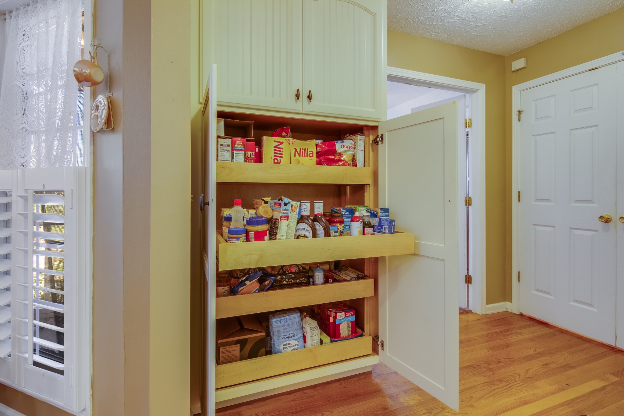 2963 Cole Ridge Road Beechgrove, TN 37018 - Photo 10 of 26 a view of an entryway with wooden floor