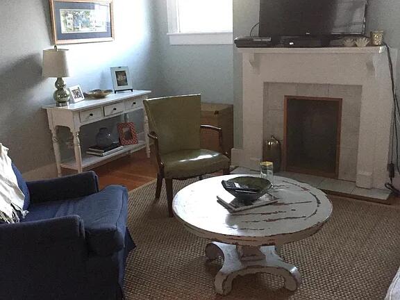 90 Radcliffe Street, Unit B Charleston, SC 29403 - Photo 7 of 21 Living room 1