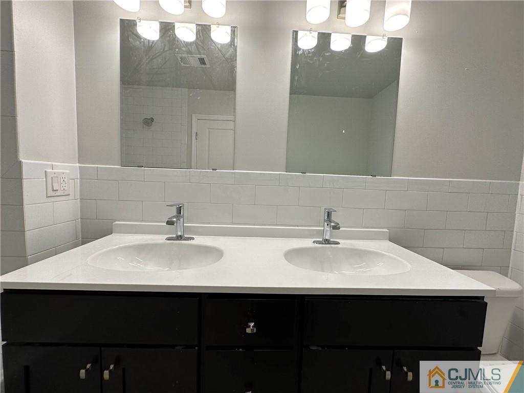 3305 Hana Road Edison, NJ 08817 - Photo 27 of 41