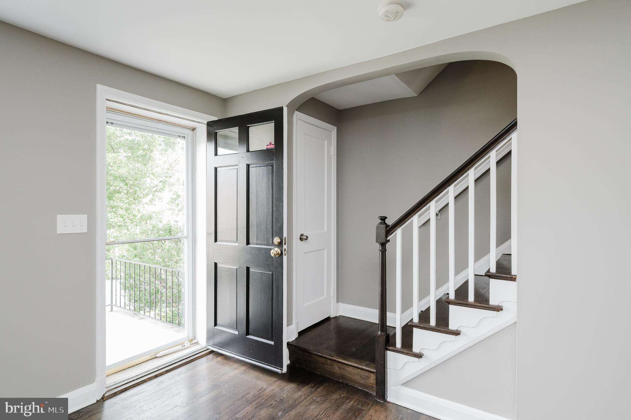 153 Brandon Road Baltimore, MD 21212 - Photo 5 of 37 Main level- front door