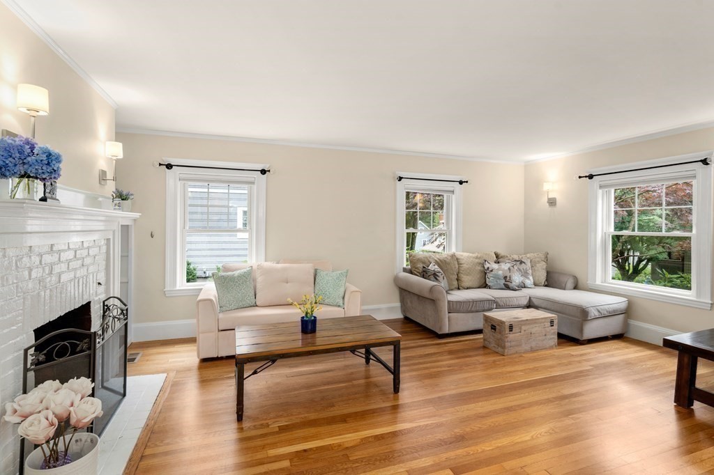 19 Hill Top Road Wellesley, MA 02482 - Photo 8 of 20 Gallery Image 8