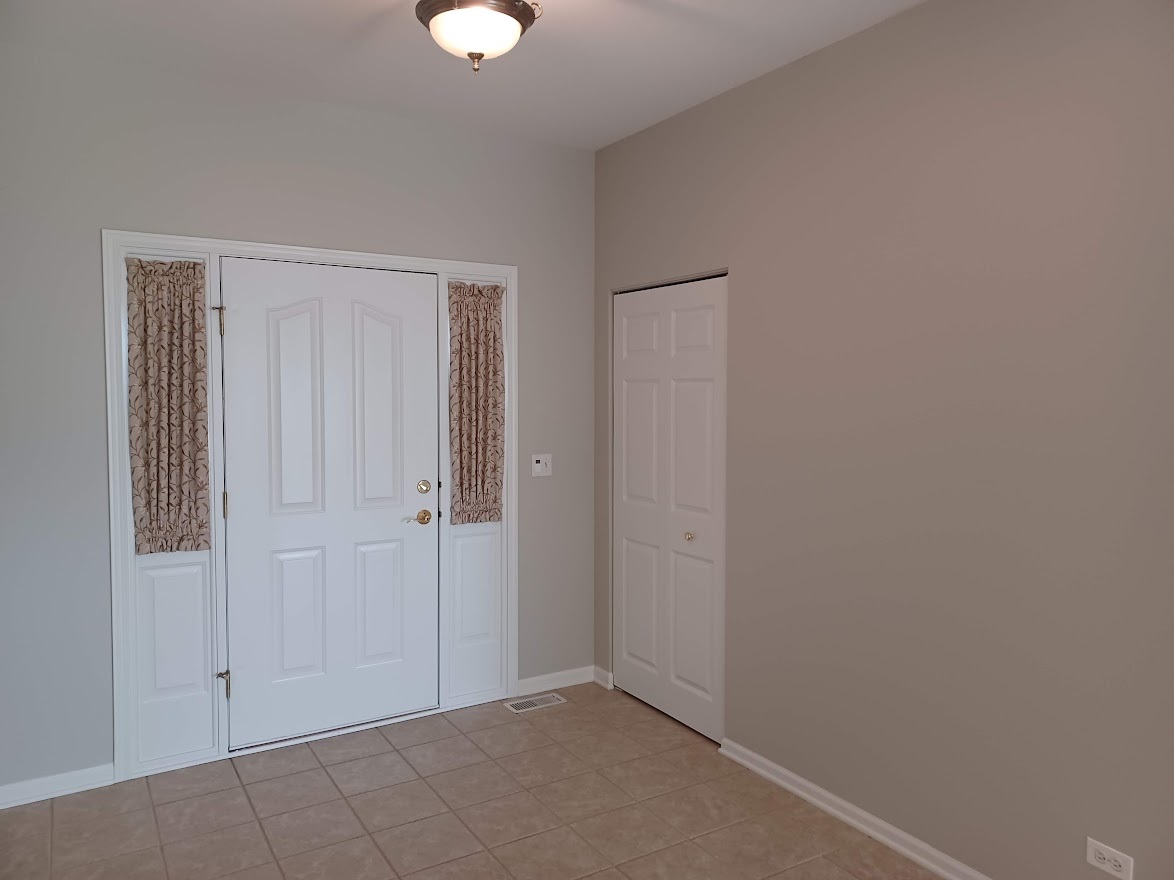 24463 Tufton Street Plainfield, IL 60585 - Photo 2 of 29 an empty room with closet area
