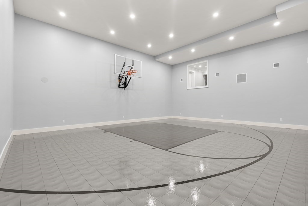 192 Pond Road Wellesley, MA 02482 - Photo 2 of 41 a view of a big room