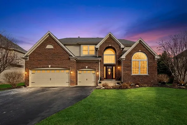 $635,000 | 443 Glover Drive, North Aurora, IL 60542