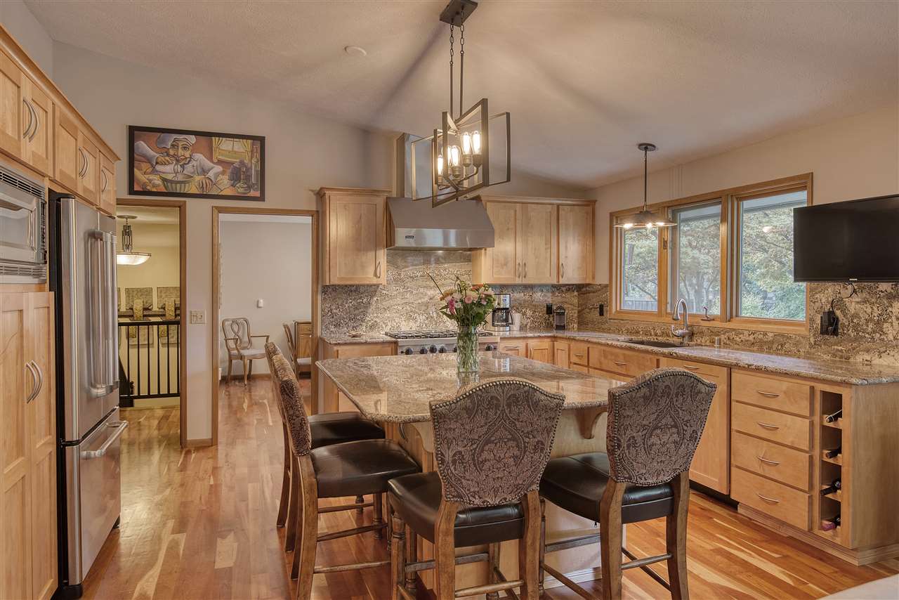 910 West Comstock Court Spokane, WA 99203 - Photo 6 of 49