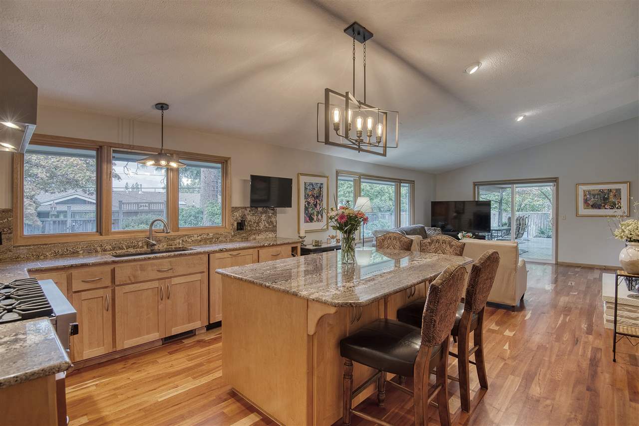 910 West Comstock Court Spokane, WA 99203 - Photo 7 of 49