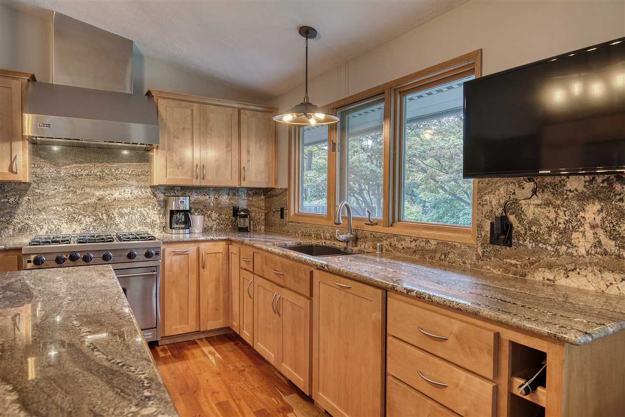 910 West Comstock Court Spokane, WA 99203 - Photo 8 of 49