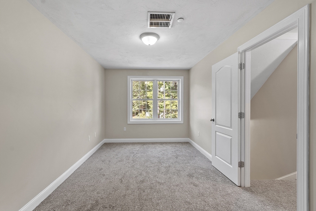 23 Shawnee Road, Unit 23 Pepperell, MA 01463 - Photo 16 of 33