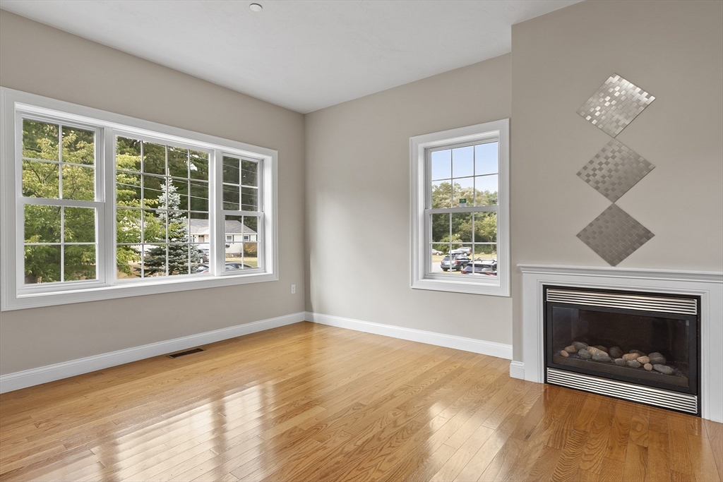 23 Shawnee Road, Unit 23 Pepperell, MA 01463 - Photo 4 of 33