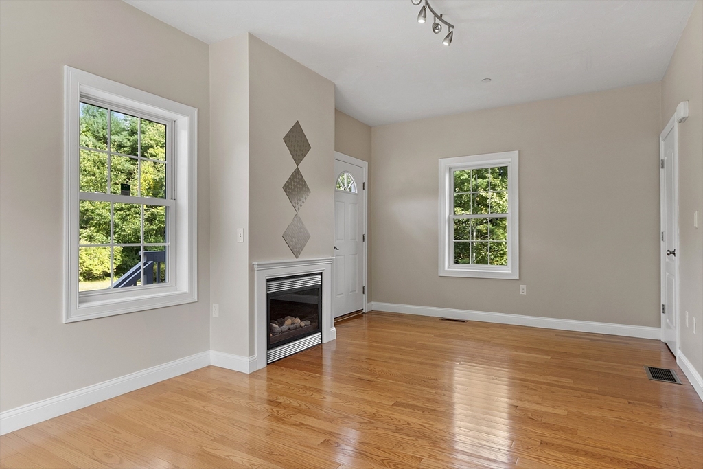 23 Shawnee Road, Unit 23 Pepperell, MA 01463 - Photo 8 of 33