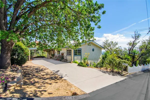 $899,000 | 7158 Leota Lane, Canoga Park, CA 91304