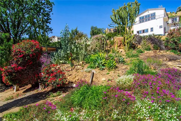 $849,000 | 7158 Leota Lane, Canoga Park, CA 91304