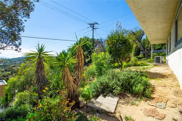 $849,000 | 7158 Leota Lane, Canoga Park, CA 91304