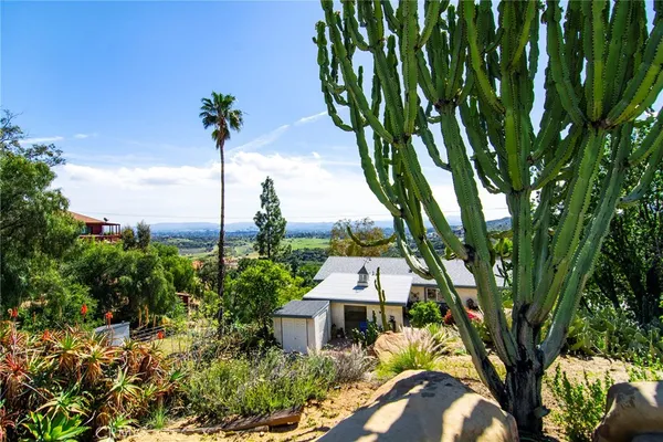 $849,000 | 7158 Leota Lane, Canoga Park, CA 91304