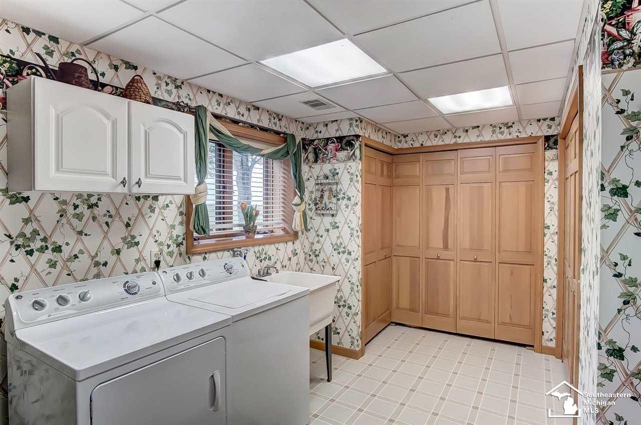 14534 Carroll Road Blissfield, MI 49228 - Photo 28 of 62 Utility room