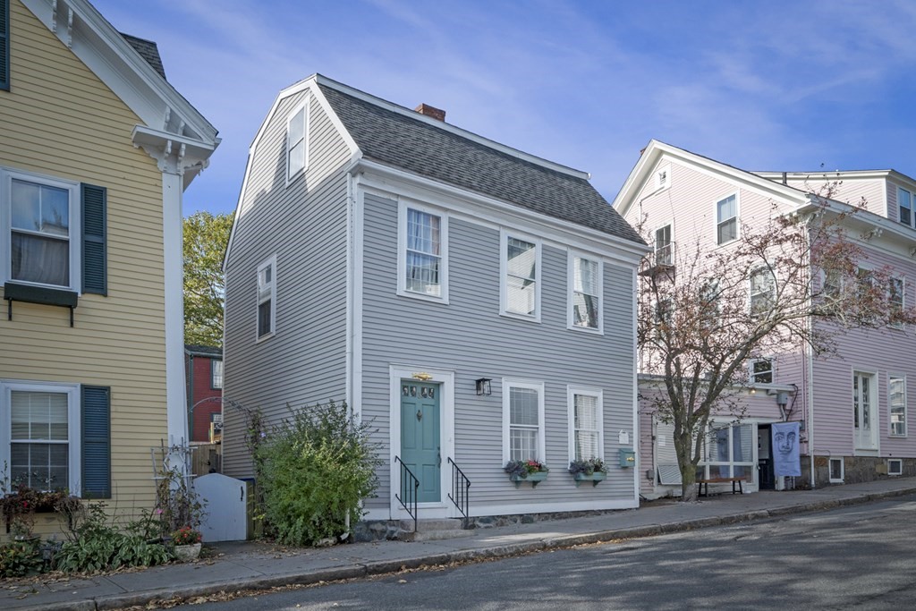 3 State Street Marblehead, MA 01945 - Photo 1 of 33 a front view of a building with a yard