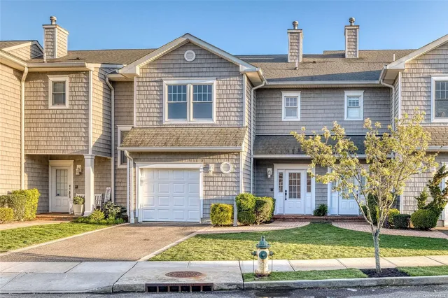 $879,000 | 16 Ocean Watch Court, Unit 16, Freeport, NY 11520