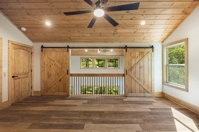 a view of entryway with a front door