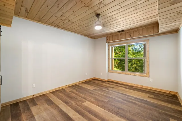 a view of empty room with window
