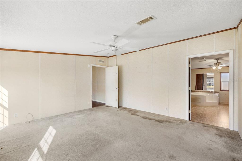 32443 Memory Lane Leesburg, FL 34788 - Photo 18 of 51 a view of an empty room