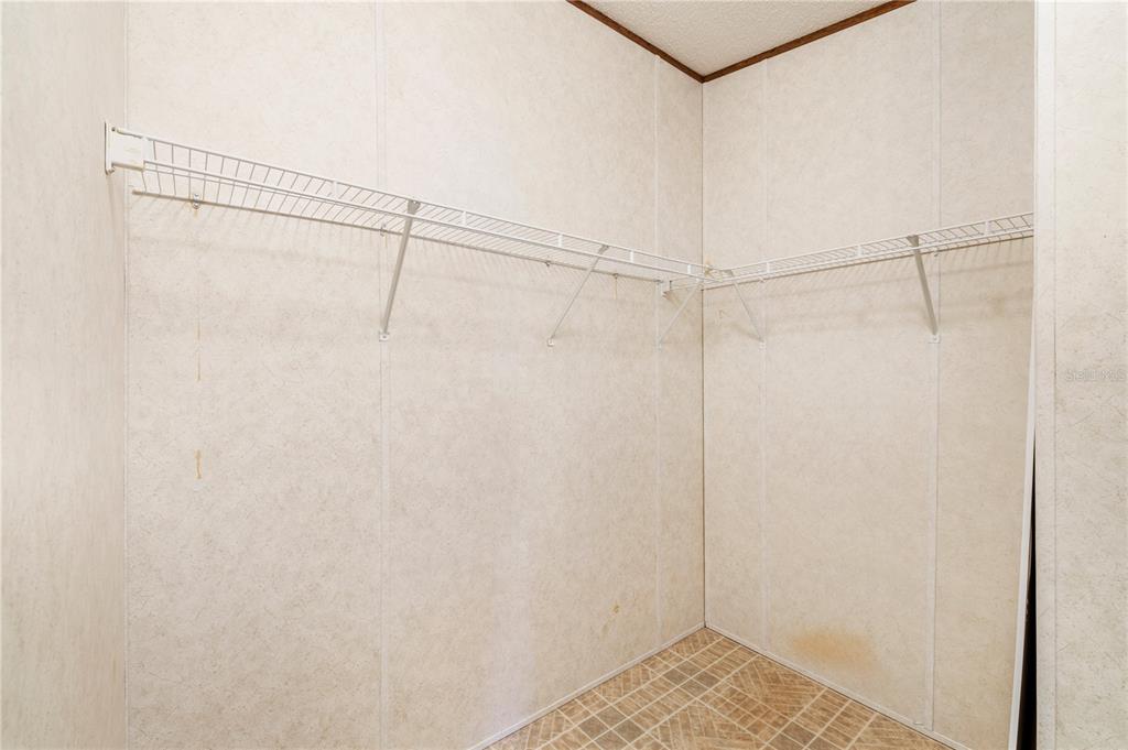 32443 Memory Lane Leesburg, FL 34788 - Photo 22 of 51 a view of a room