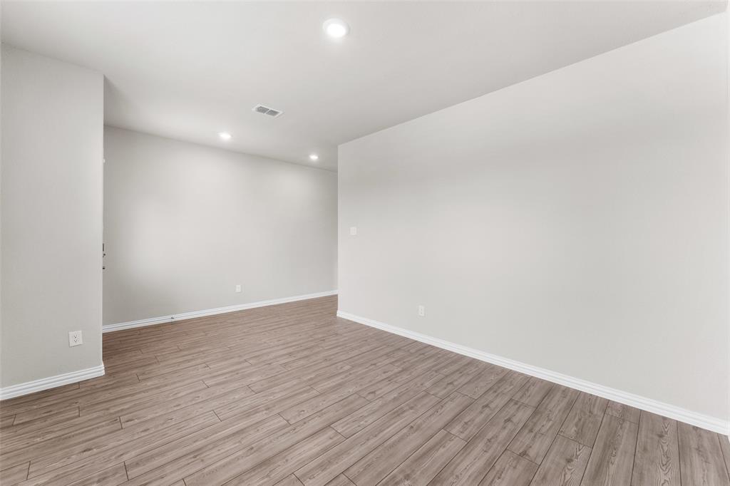 3120 Kingsgarden Road Denton, TX 76207 - Photo 3 of 35