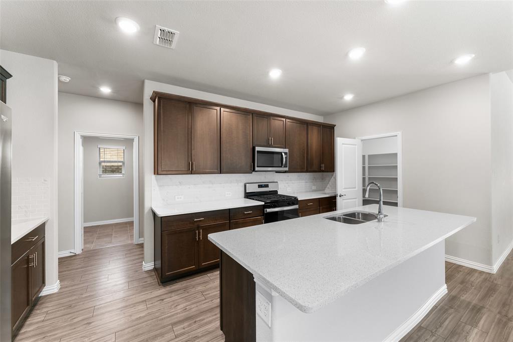 3120 Kingsgarden Road Denton, TX 76207 - Photo 7 of 35