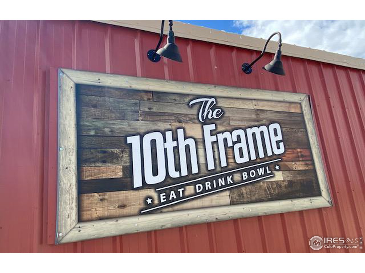 a close up of a street sign