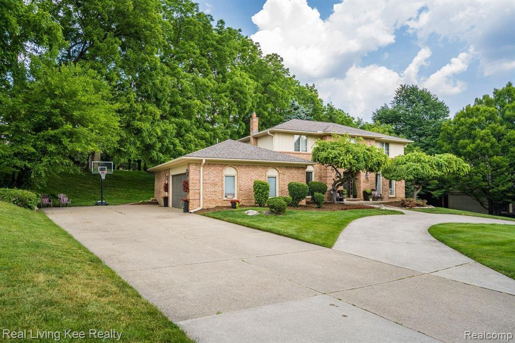 1802 North Kilburn Road Rochester Hills, MI 48306 - Photo 3 of 35