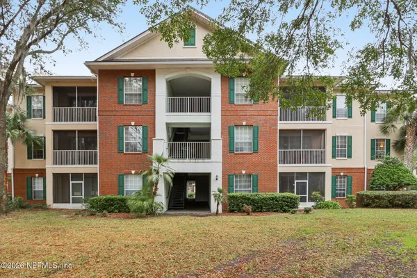 $179,900 | 785 Oakleaf Plantation Parkway, Unit 111, Orange Park, FL 32065