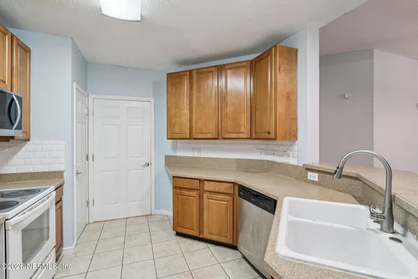 $179,900 | 785 Oakleaf Plantation Parkway, Unit 111, Orange Park, FL 32065