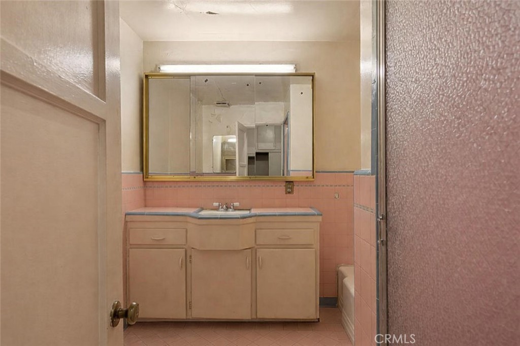 5227 Hammill Road El Monte, CA 91732 - Photo 20 of 51 Bathroom 2