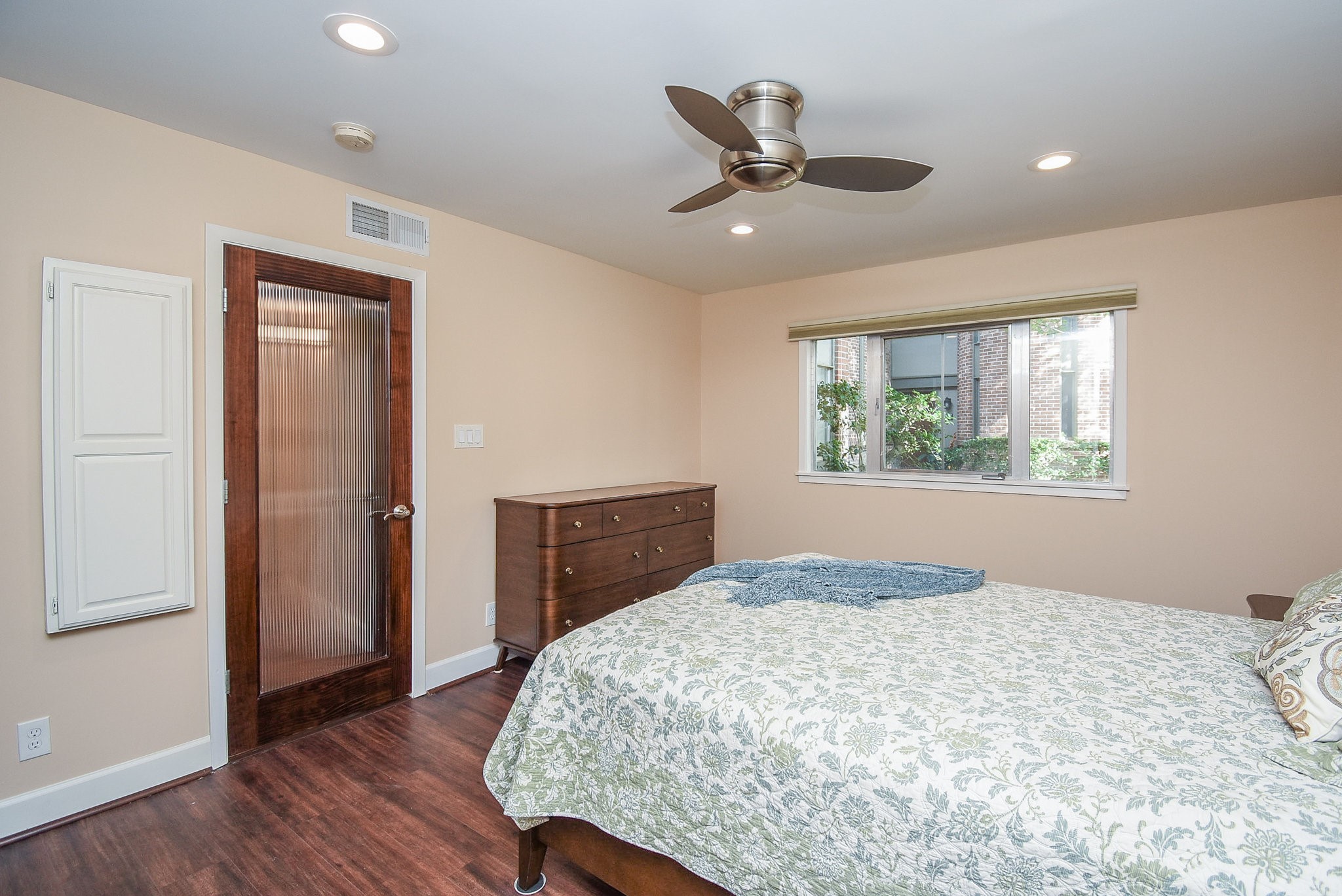6401 Bayou Glen Road Houston, TX 77057 - Photo 15 of 22 a bedroom with a bed and a window