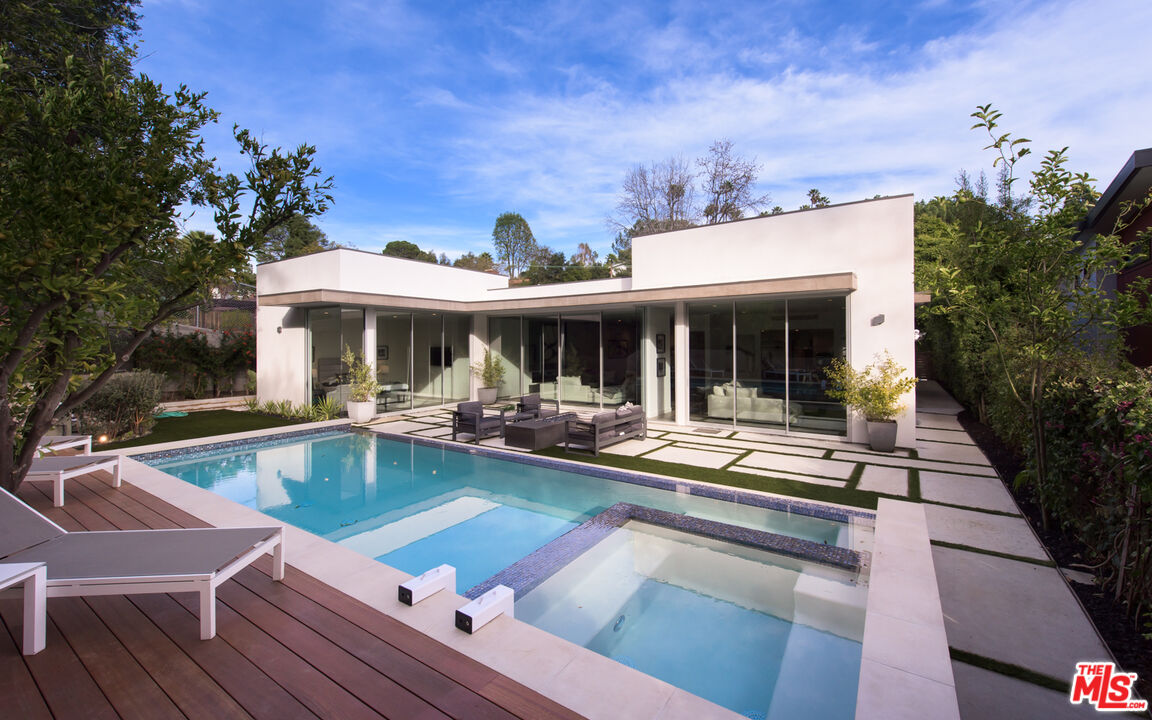 2213 Roscomare Road Los Angeles, CA 90077 - Photo 29 of 46 a view of a house with swimming pool and sitting area