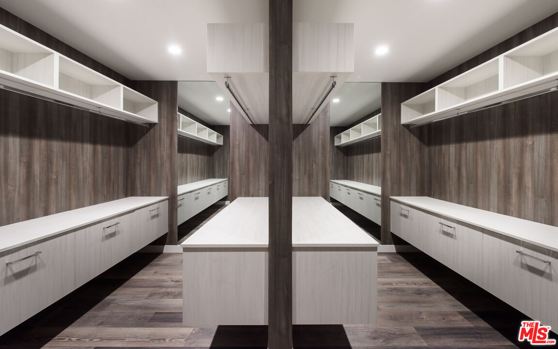 2213 Roscomare Road Los Angeles, CA 90077 - Photo 38 of 46 a view of entryway