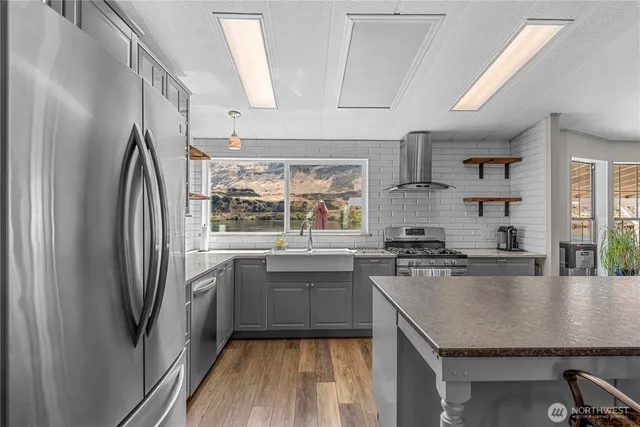 $941,000 | 5060 Highway 28, Rock Island, WA 98850