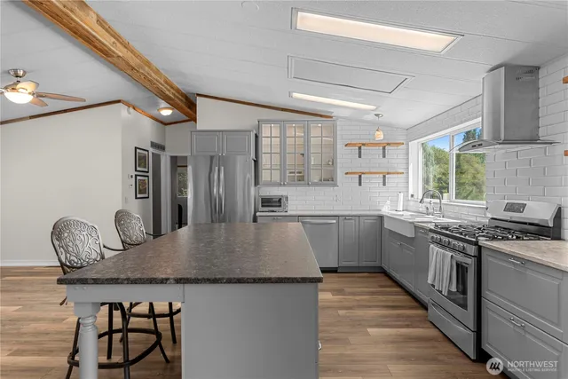 $941,000 | 5060 Highway 28, Rock Island, WA 98850