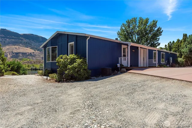 $941,000 | 5060 Highway 28, Rock Island, WA 98850