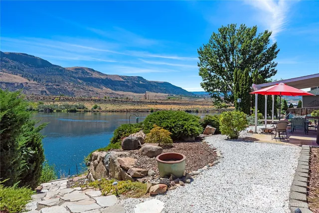 $941,000 | 5060 Highway 28, Rock Island, WA 98850