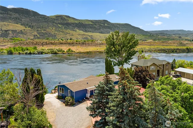 $941,000 | 5060 Highway 28, Rock Island, WA 98850