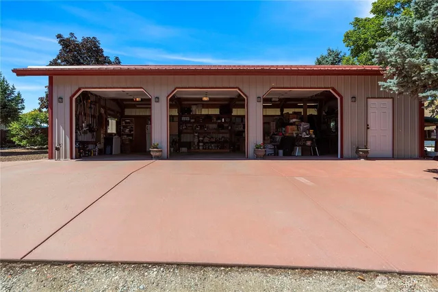 $941,000 | 5060 Highway 28, Rock Island, WA 98850