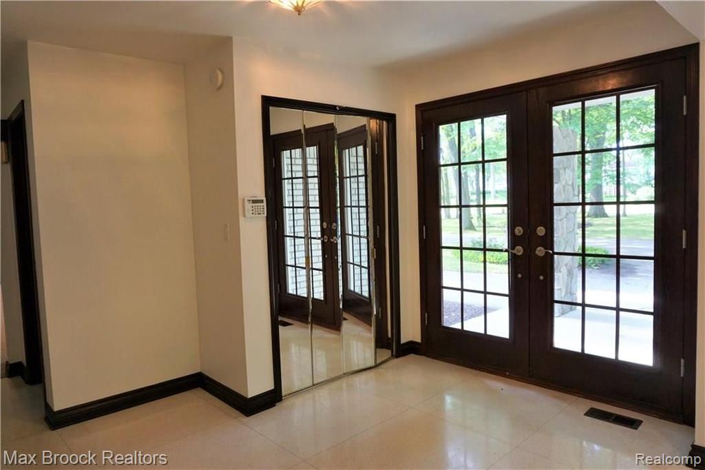4077 Lincoln Road Bloomfield Hills, MI 48301 - Photo 4 of 30