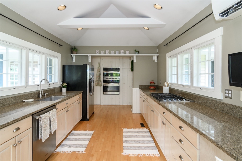 6 Brook Street Sherborn, MA 01770 - Photo 11 of 29 Gallery Image 11